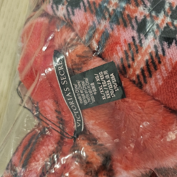 Victoria's Secret Short Cozy Robe - Picture 5 of 6